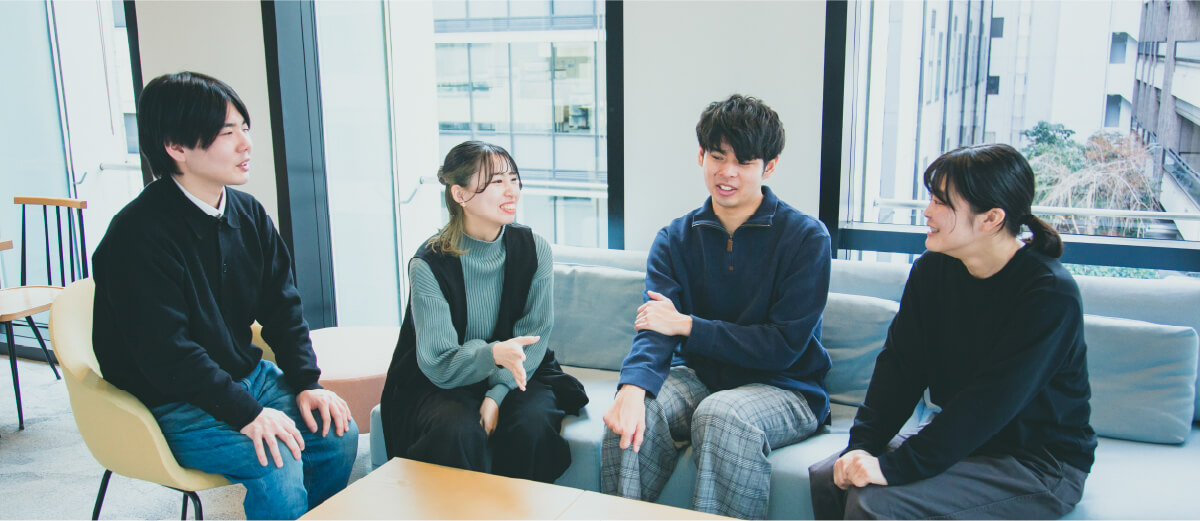 座談会を終えた若手社員4名